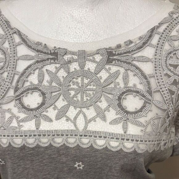 Zara Gray and White Embroidered Women's Blouse. Large - Picture 3 of 7